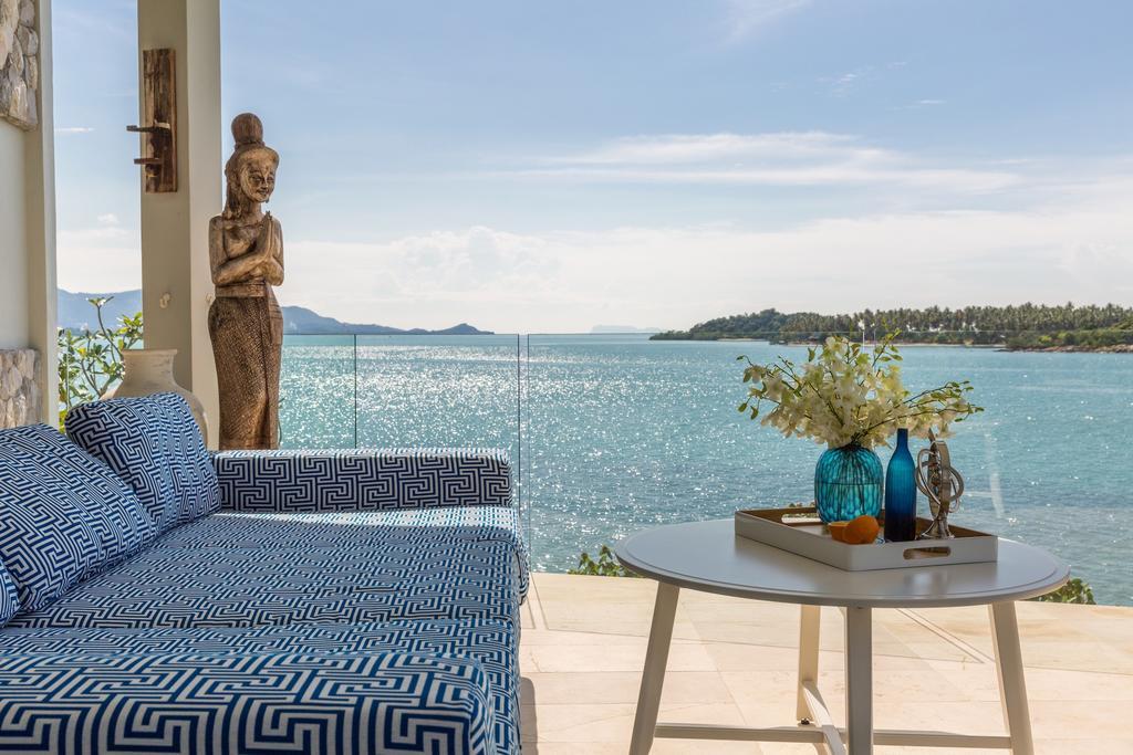 Yo Barefoot Waterfront Luxury