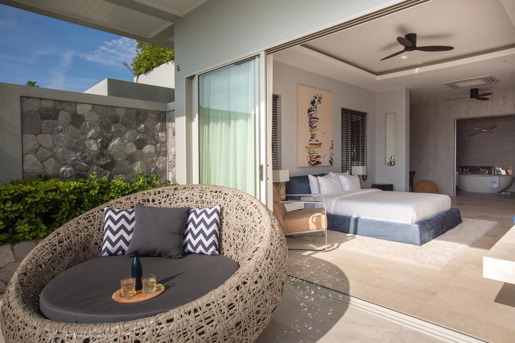 Villa Yo Barefoot Waterfront Luxury *